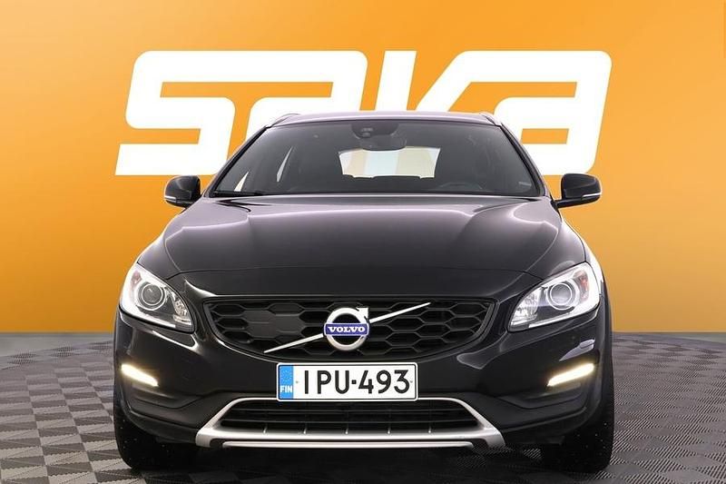 Käytetty Volvo V60 CC Business Edition 150 HP (110 kW) 2018 Farmari