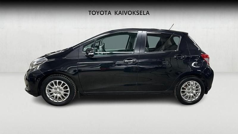 Käytetty Toyota Yaris Multidrive S 99 HP (72 kW) 2012 Musta Viistoperä