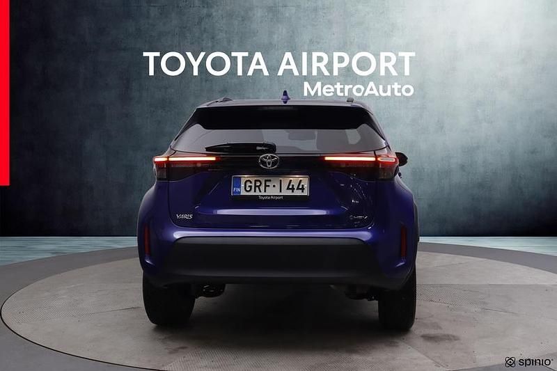 Käytetty Toyota Yaris Cross 116 HP (85 kW) 2024 Met. sininen Katumaasturi