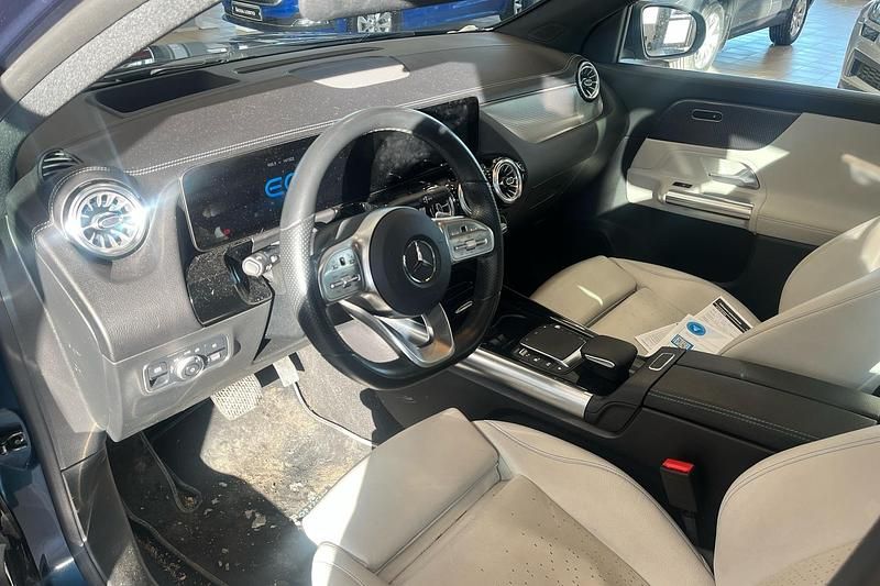 Käytetty Mercedes EQA250 Business 139 kW (190 HP) 2022 Sininen Katumaasturi