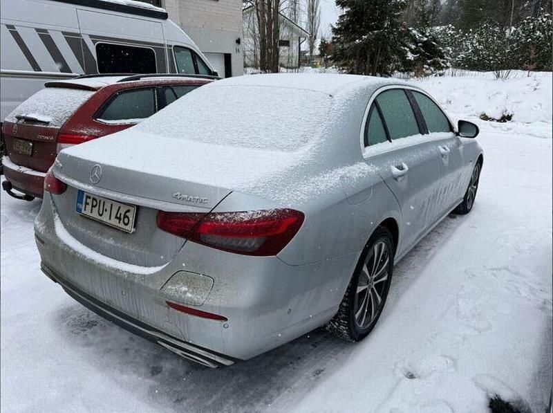 Käytetty Mercedes E300 Avantgarde 194 HP (142 kW) 2021 Sedan