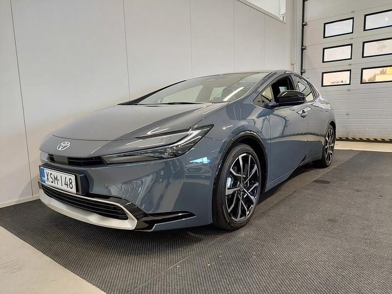 Harmaa Käytetty 2024 Toyota Prius Style Viistoperä | 34 900 € - Kuva 1/4