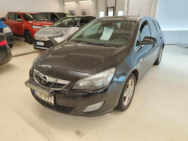 Käytetty Opel Astra Sport 140 HP (102 kW) 2011 Musta Farmari