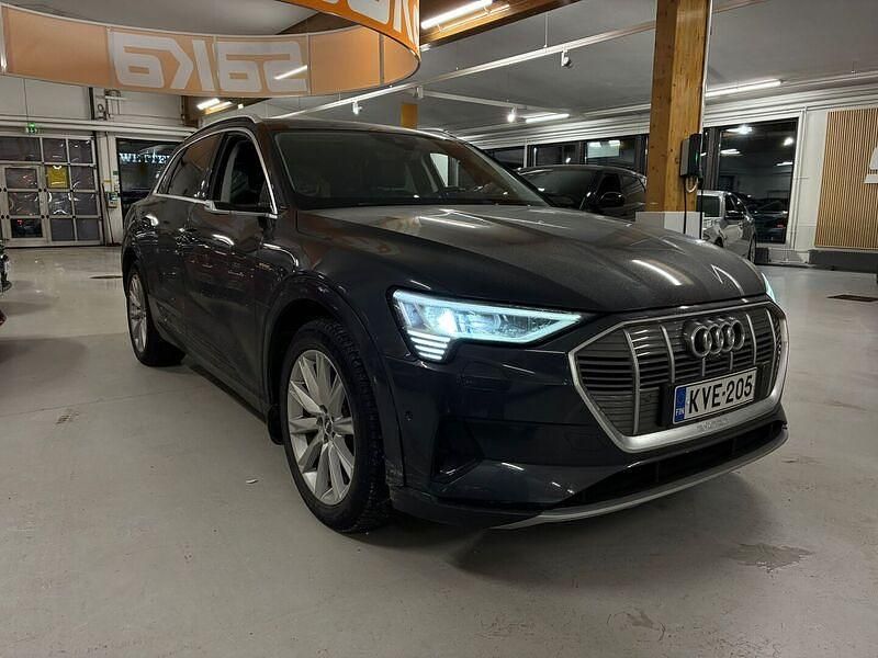 Käytetty 2020 Audi e-tron Katumaasturi | 25 400 € (Perustarjous) - Kuva 1/4