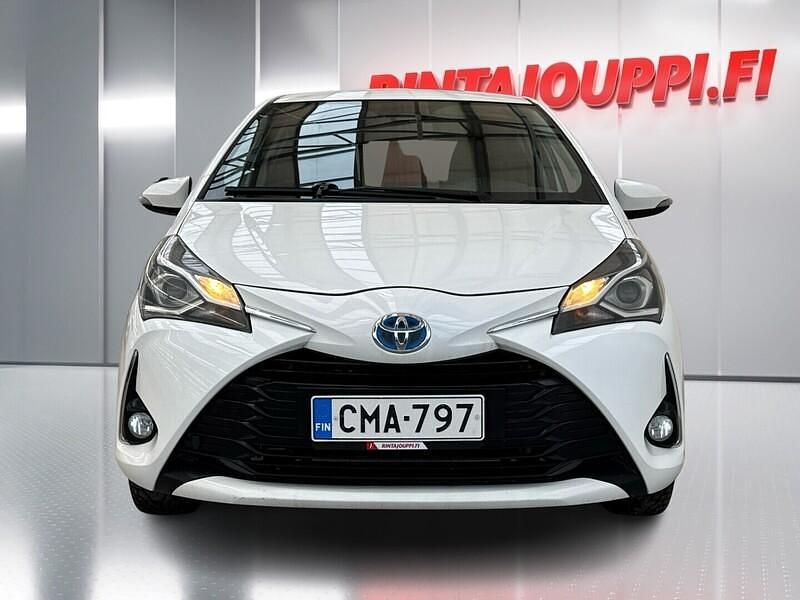 Käytetty Toyota Yaris Hybrid Active 101 HP (74 kW) 2019 Viistoperä