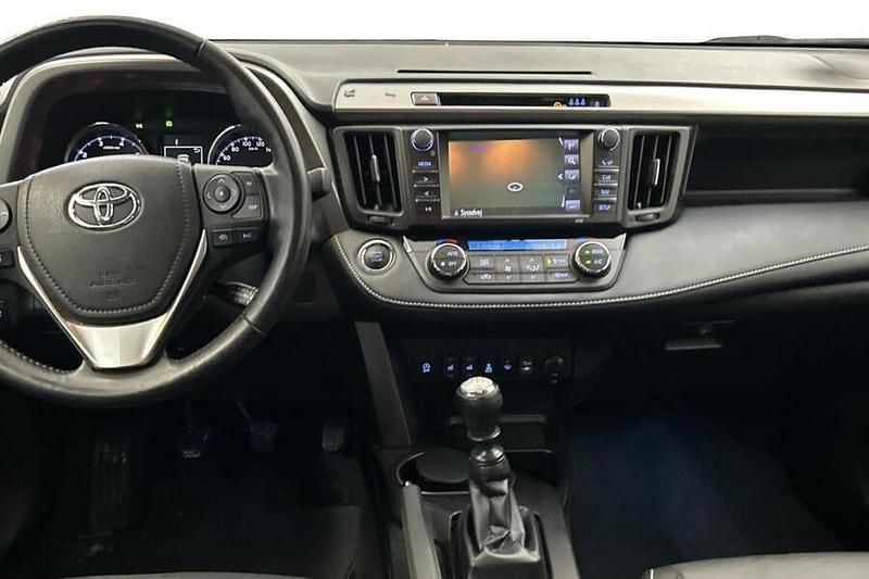 Käytetty Toyota RAV4 Active 143 HP (105 kW) 2018 Katumaasturi