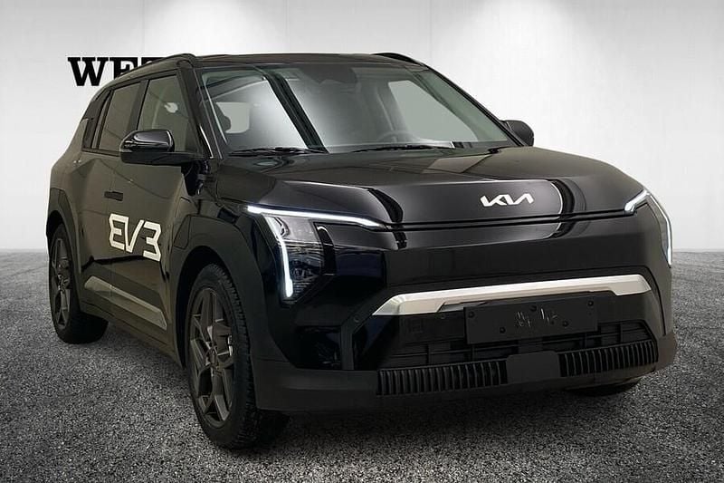 Musta Käytetty 2024 Kia EV3 Inspiration Katumaasturi | 41 900 € (Hyvä tarjous) - Kuva 1/4