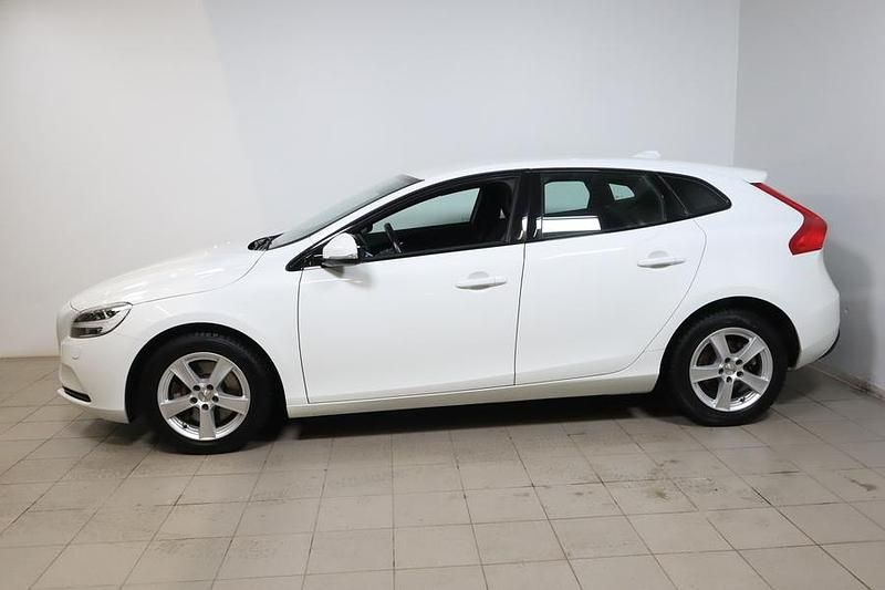 Käytetty Volvo V40 Dynamic 122 HP (89 kW) 2019 Valkoinen Viistoperä