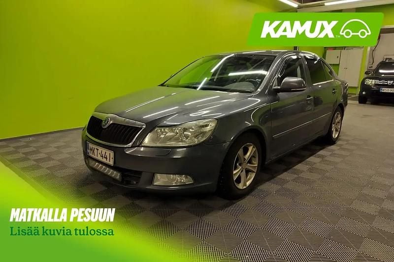 Käytetty Skoda Octavia 122 HP (89 kW) 2012 Hopea / harmaa Sedan