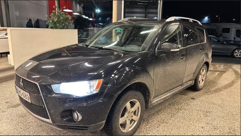 Musta Käytetty 2010 Mitsubishi Outlander Intense Katumaasturi | 9 980 € (Perustarjous) - Kuva 1/2