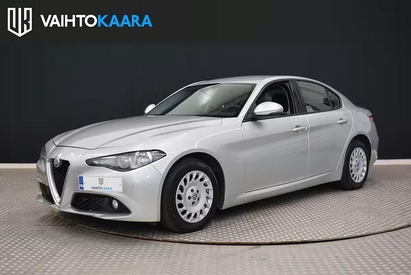 Käytetty Alfa Romeo Giulia Super 180 HP (132 kW) 2016 Sedan