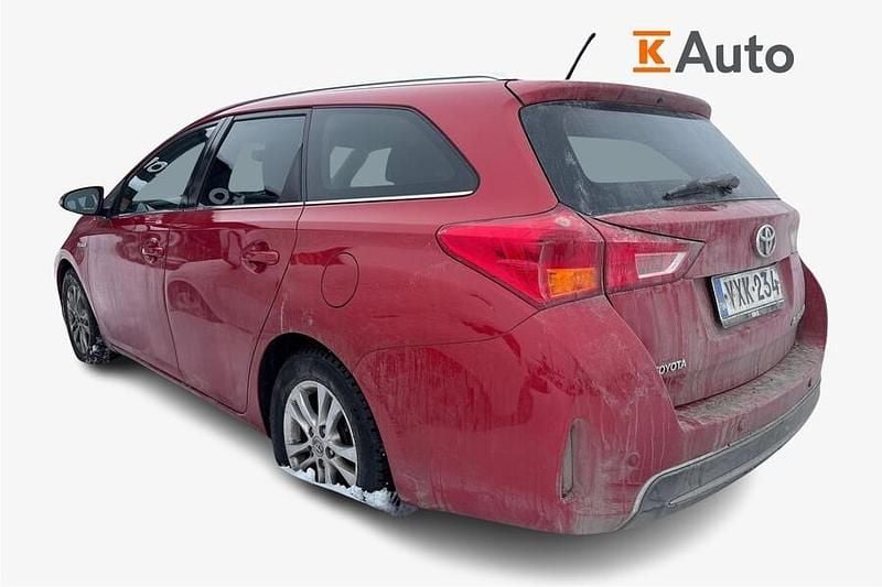 Käytetty Toyota Auris Touring Sports Active 99 HP (72 kW) 2014 Punainen Farmari