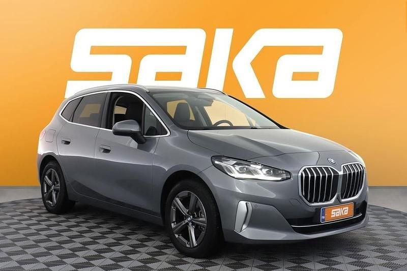 Käytetty BMW 225 Active Tourer Luxury Line 245 HP (180 kW) 2024 Tila-auto