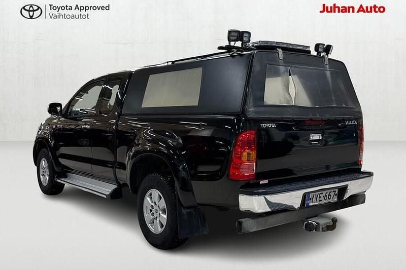 Käytetty Toyota HiLux SR 144 HP (105 kW) 2010 Musta Nouto