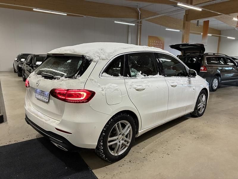 Käytetty Mercedes B250e Business 218 HP (160 kW) 2023 Tila-auto