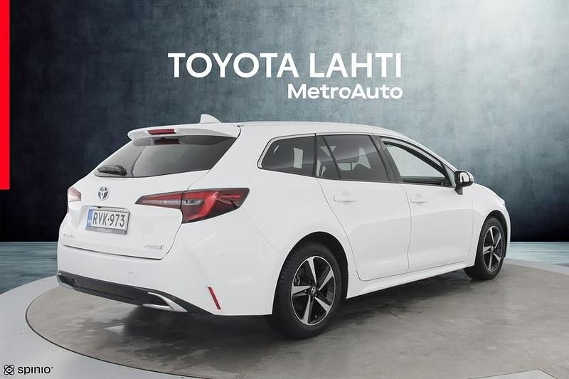 Käytetty Toyota Corolla Edition 140 HP (102 kW) 2023 Valkoinen Farmari