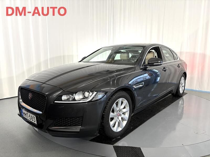 Käytetty Jaguar XF Business Edition 180 HP (132 kW) 2016 Harmaa Sedan