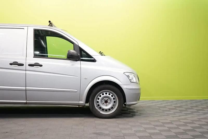 Käytetty Mercedes Vito 163 HP (119 kW) 2013 Hopea / harmaa Van