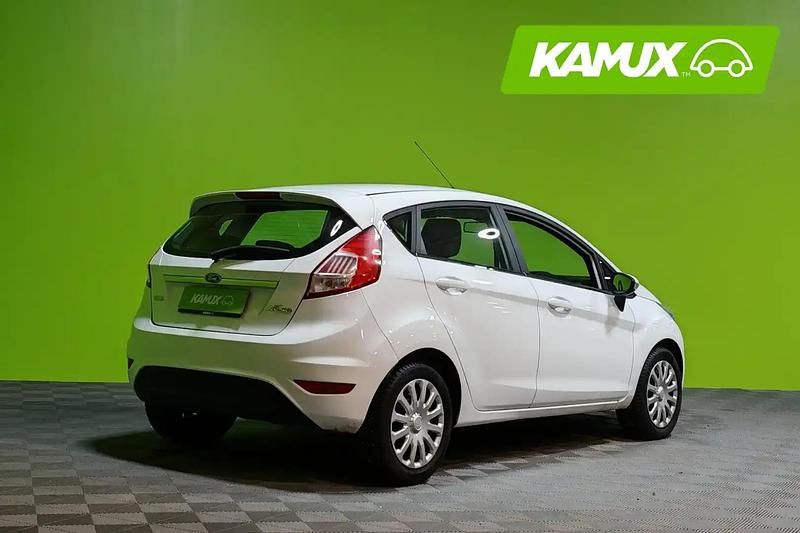 Käytetty Ford Fiesta Titanium 101 HP (74 kW) 2017 Valkoinen Sedan