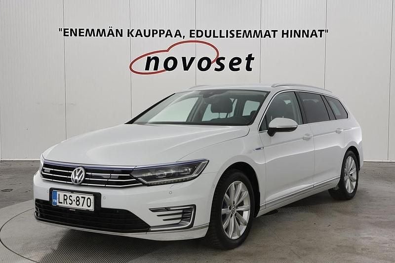 Valkoinen Käytetty 2017 VW Passat GTE Farmari | 12 999 € (Perustarjous) - Kuva 1/4