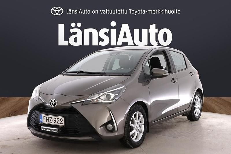 Käytetty Toyota Yaris Multidrive S 112 HP (82 kW) 2017 Harmaa Viistoperä