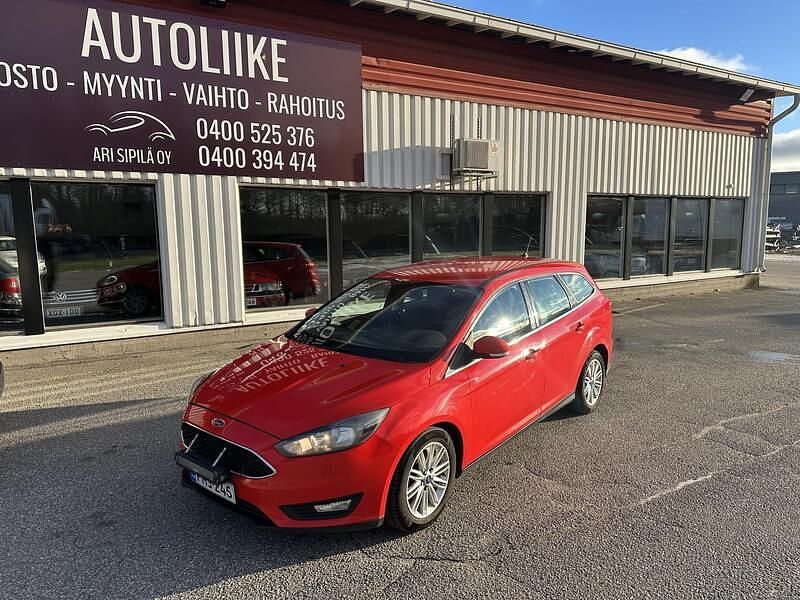 Käytetty Ford Focus 120 HP (88 kW) 2017 Punainen Farmari