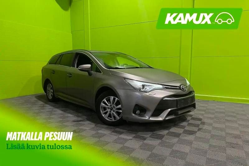 Käytetty Toyota Avensis Multidrive S 147 HP (108 kW) 2016 Ruskea Farmari