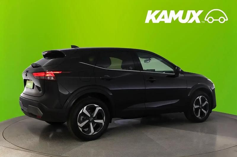 Käytetty Nissan Qashqai N-Connecta 158 HP (116 kW) 2023 Musta Katumaasturi