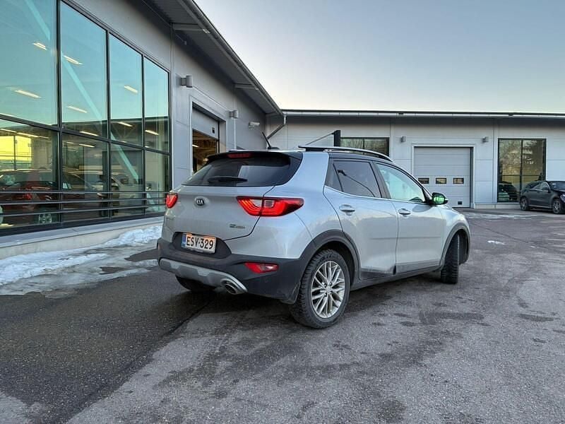 Käytetty Kia Stonic EX 120 HP (88 kW) 2021 Katumaasturi