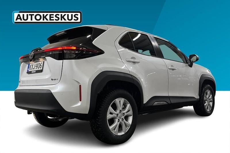 Käytetty Toyota Yaris Cross Active 116 HP (85 kW) 2025 1l0 silver metallic Katumaasturi