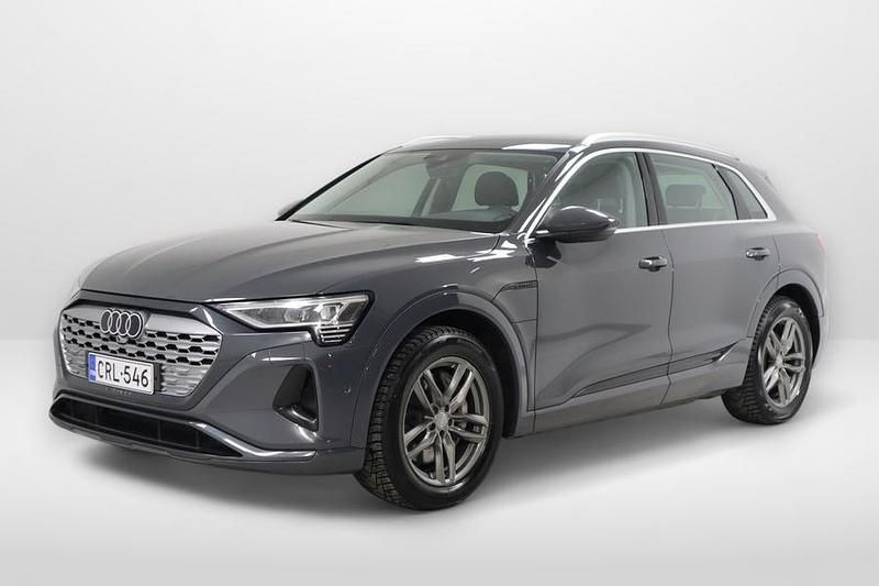 Käytetty Audi Q8 e-tron Advanced 250 kW (340 HP) 2023 Achatgrau met. Katumaasturi