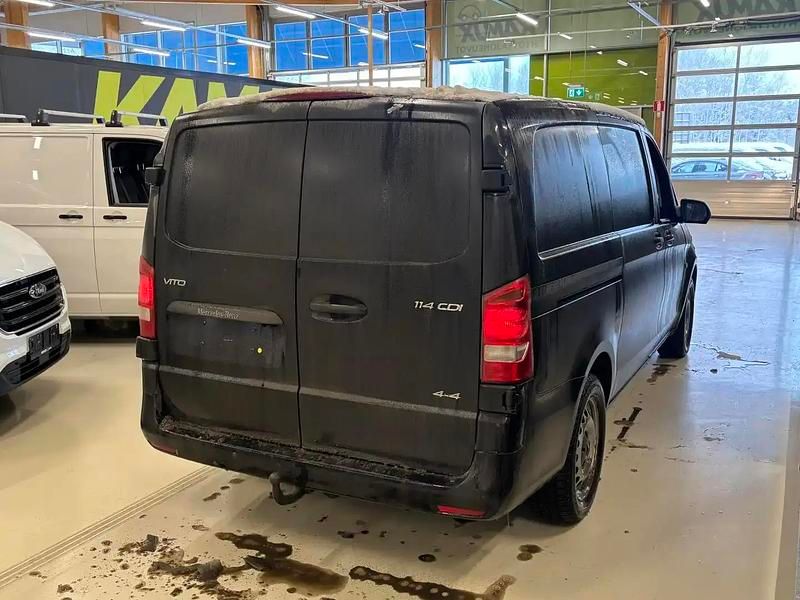 Käytetty Mercedes Vito 136 HP (100 kW) 2021 Musta Van