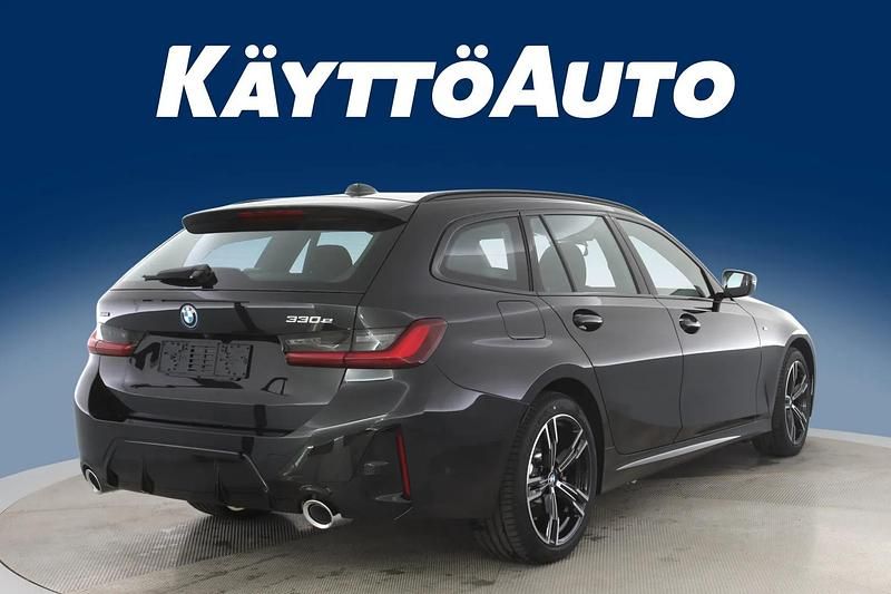 Uusi BMW 330e M Sport 292 HP (214 kW) 2025 Saphir schwarz Farmari