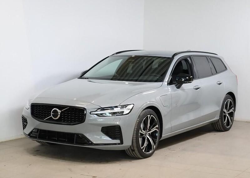 Harmaa Käytetty 2025 Volvo V60 Farmari | 49 700 € (Kallis) - Kuva 1/4