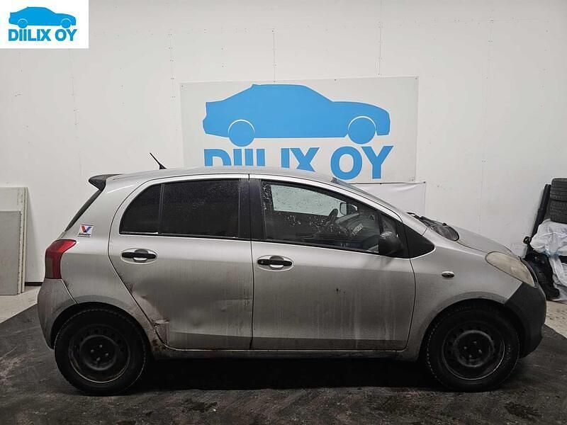 Käytetty Toyota Yaris 90 HP (66 kW) 2007 Van