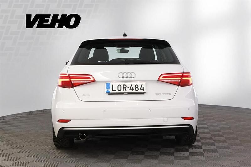 Käytetty Audi A3 Sportback Business 116 HP (85 kW) 2019 Valkoinen Viistoperä