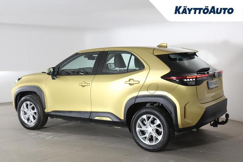 Käytetty Toyota Yaris Cross Active 116 HP (85 kW) 2024 Katumaasturi