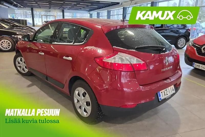 Käytetty Renault Mégane III Dynamique 131 HP (96 kW) 2012 Punainen Viistoperä