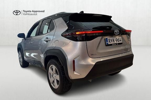 Käytetty Toyota Yaris Cross Plus 116 HP (85 kW) 2023 Hopea Katumaasturi
