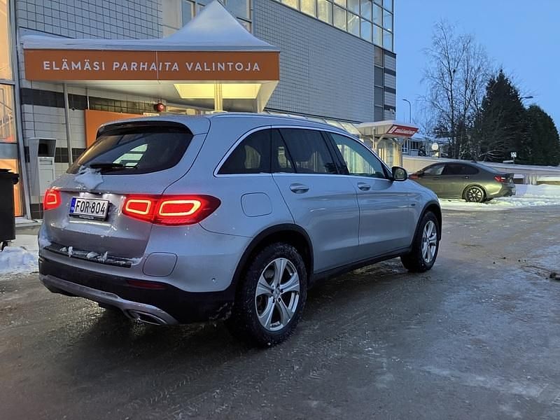 Käytetty Mercedes GLC300e Business 194 HP (142 kW) 2021 Katumaasturi