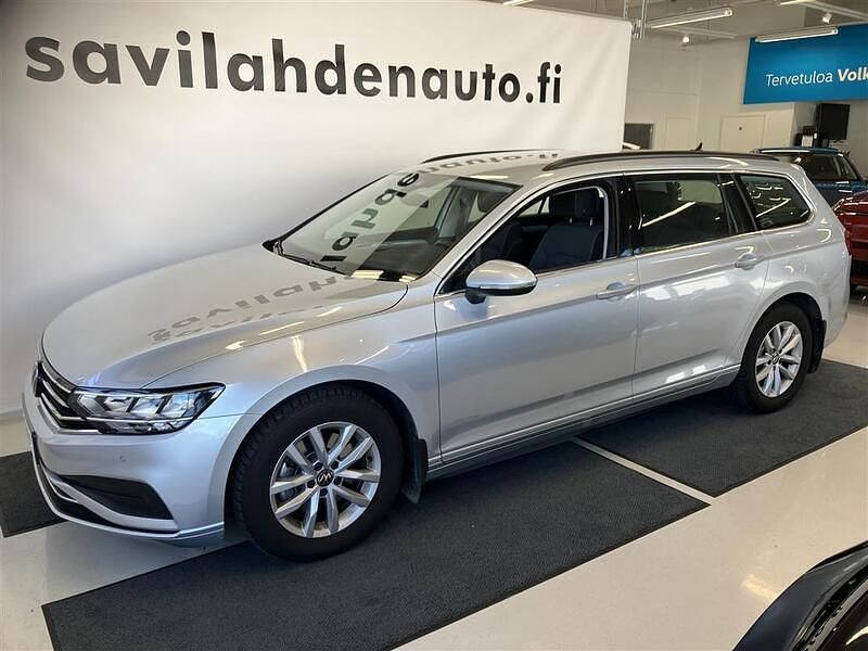 Hopea Käytetty 2023 VW Passat Comfortline Farmari | 33 900 € (Kallis) - Kuva 1/4