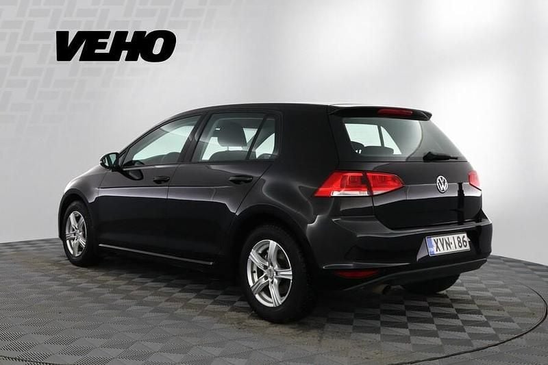 Käytetty VW Golf VII Comfortline 105 HP (77 kW) 2014 Musta Viistoperä