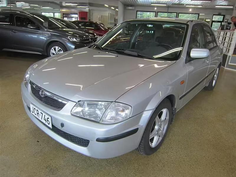 Käytetty Mazda 323 1999 Sedan