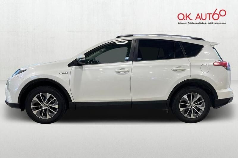 Käytetty Toyota RAV4 Hybrid Active 155 HP (114 kW) 2016 Valkoinen Katumaasturi