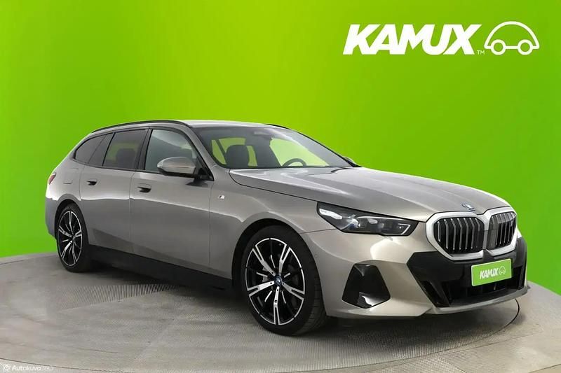Hopea / harmaa Käytetty 2024 BMW i5 M Sport Sedan | 59 900 € (Perustarjous) - Kuva 1/4
