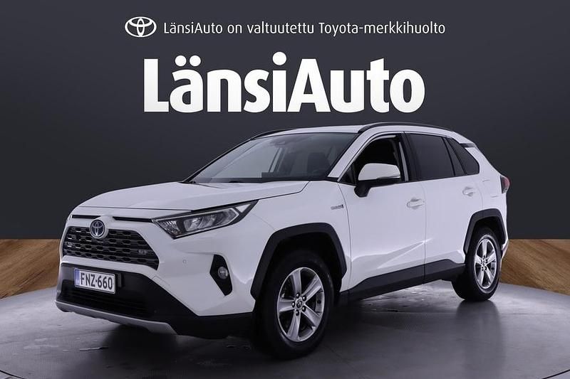 Käytetty Toyota RAV4 Hybrid Active 222 HP (163 kW) 2019 Valkoinen Katumaasturi