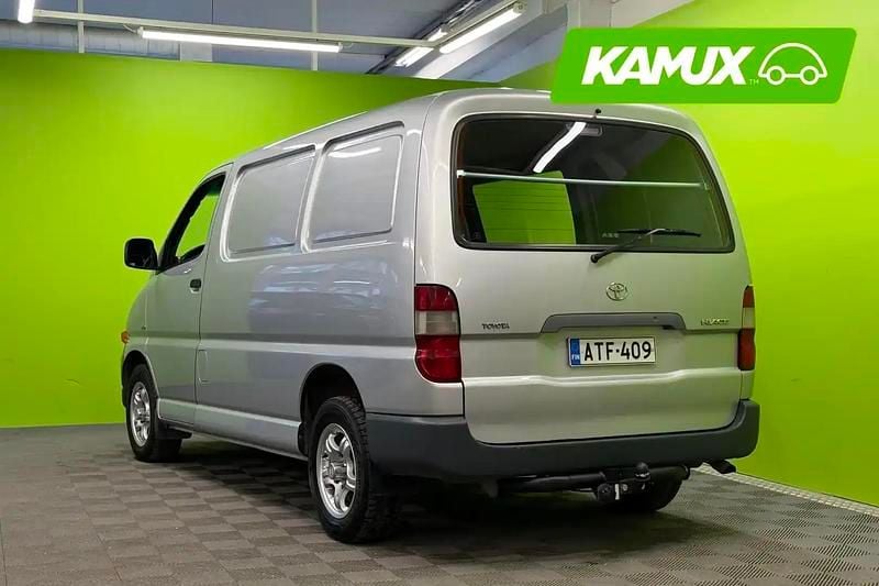 Käytetty Toyota HiAce 88 HP (64 kW) 2005 Hopea / harmaa Van