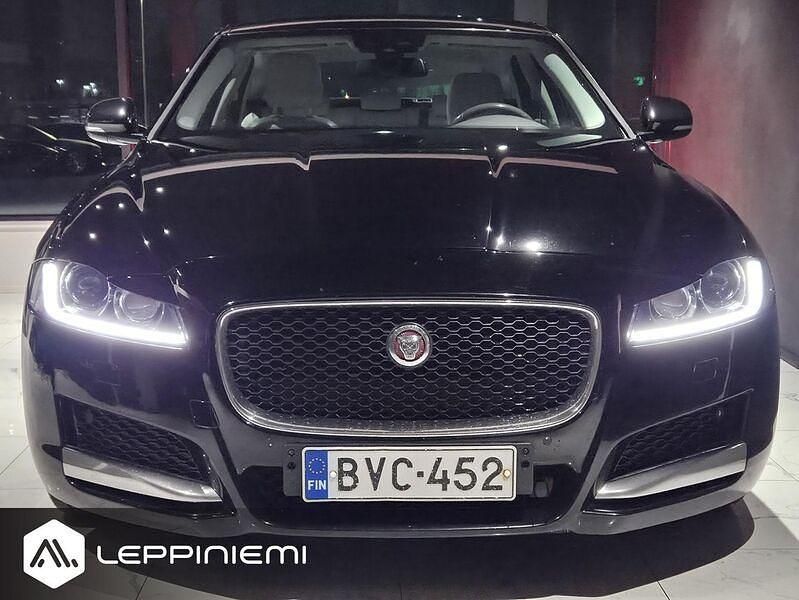 Käytetty Jaguar XF Business Edition 180 HP (132 kW) 2018 Sedan