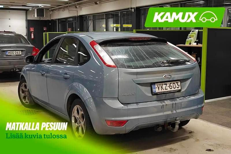 Käytetty Ford Focus Trend 101 HP (74 kW) 2010 Hopea / harmaa Sedan
