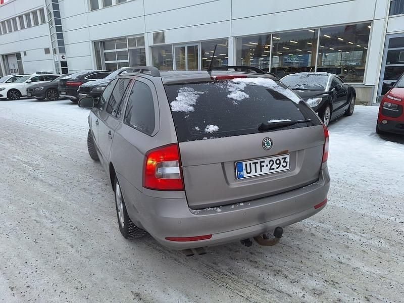 Käytetty Skoda Octavia Elegance 160 HP (117 kW) 2011 Farmari